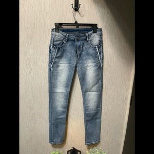 Women’s skinny jeans